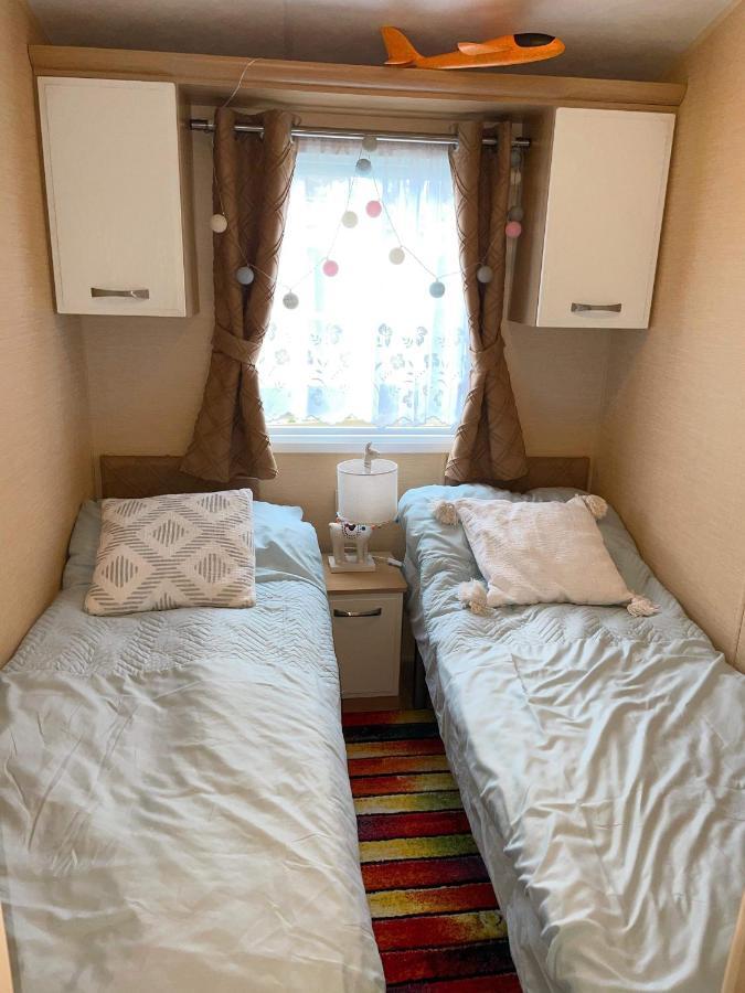 Caravan For Rent At Tattershall Holiday Park Exterior photo