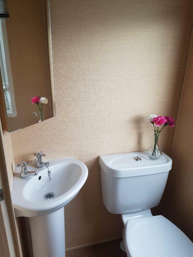 Caravan For Rent At Tattershall Holiday Park Exterior photo