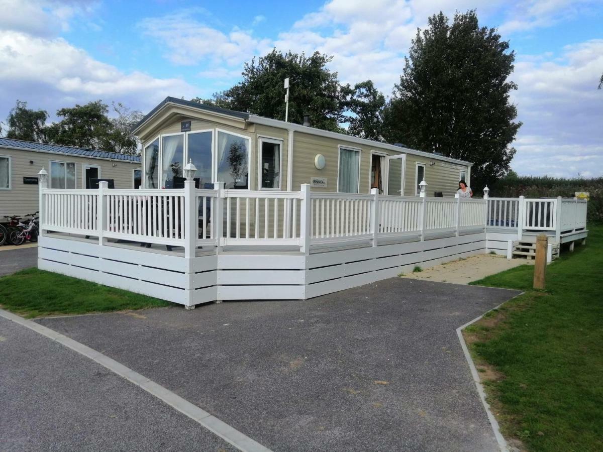 Caravan For Rent At Tattershall Holiday Park Exterior photo